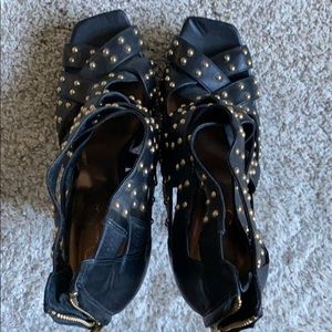 Jessica Simpson black/gold strappy heels